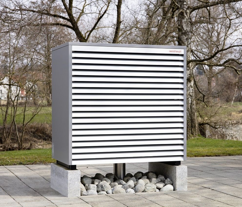 Außen aufgestellte Weishaupt Wärmepumpe von Meisterbetrieb André Haar, Spezialist für Heizungsbau und Wärmepumpentechnologie in Höxmark. Das Bild zeigt die energieeffiziente Anlage, umgesetzt mit Fachkompetenz für eine nachhaltige Heizlösung.